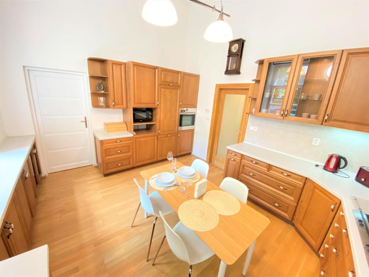 פראג Black Eagle Apartments מראה חיצוני תמונה