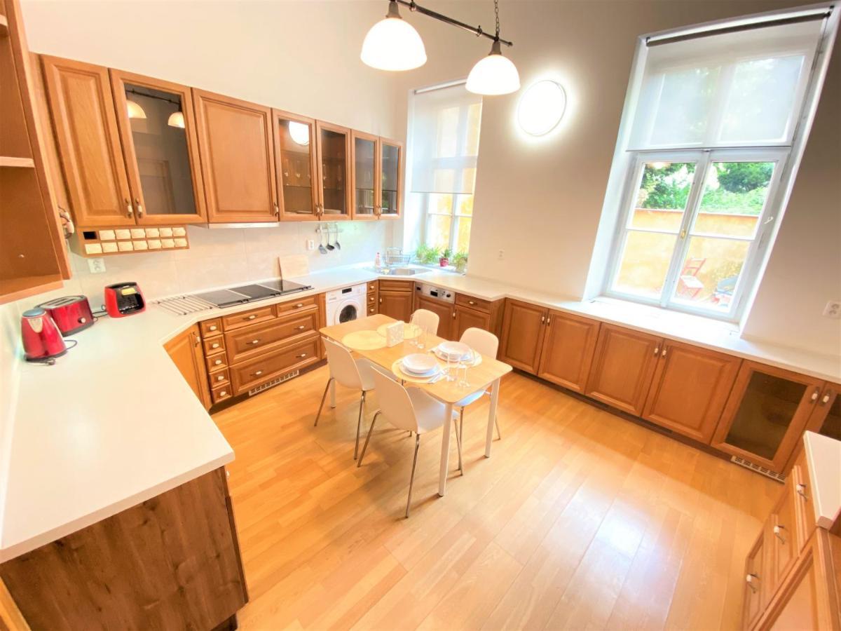 פראג Black Eagle Apartments מראה חיצוני תמונה