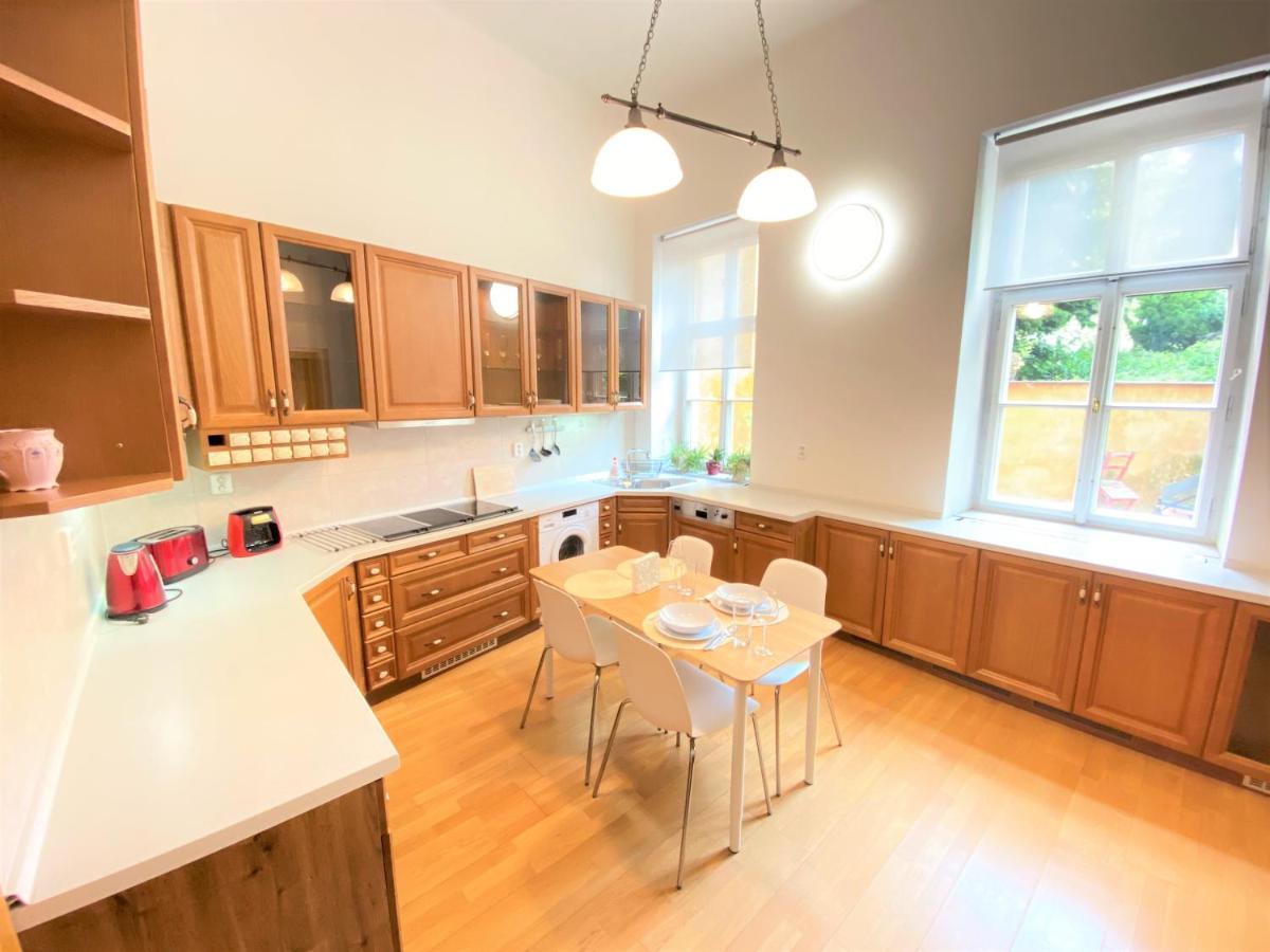פראג Black Eagle Apartments מראה חיצוני תמונה