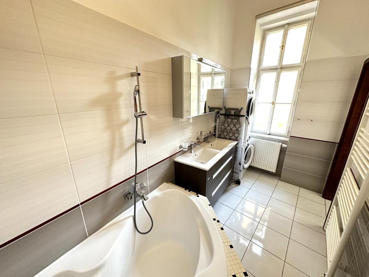 פראג Black Eagle Apartments מראה חיצוני תמונה