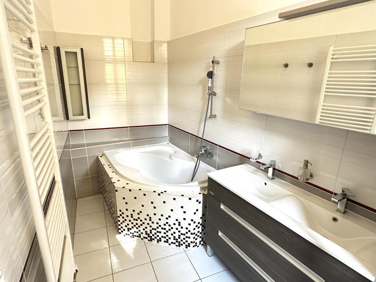 פראג Black Eagle Apartments מראה חיצוני תמונה